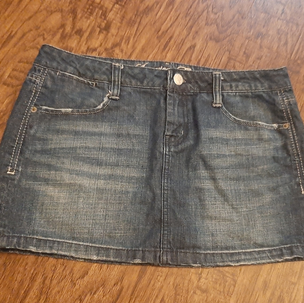 American Eagle (AE77) denim skirt. Size 8.